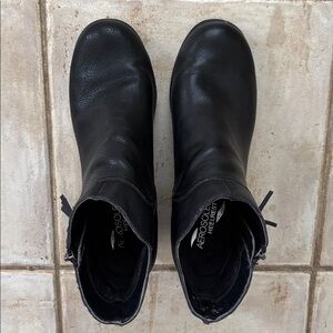 AEROSOLES Black Leather Ankle Booties